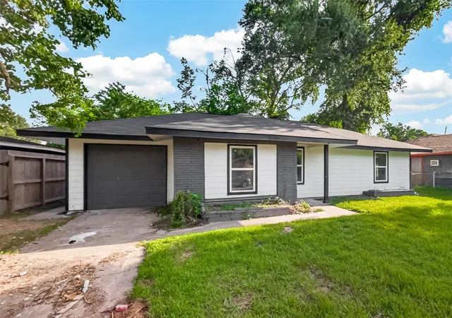 2nd image of 5751 Thrush Dr, Houston, TX 77033 | MLS# 46976348