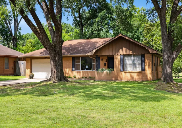 2nd image of 700 Barbara St, Tomball, TX 77375 | MLS# 35861290