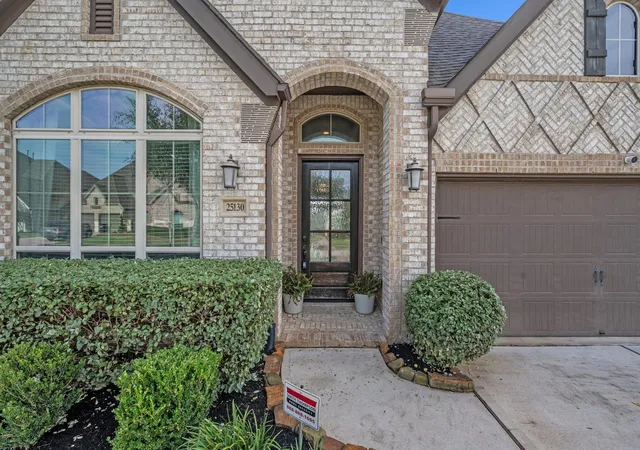2nd image of 25130 Pinebrook Grove Ln, Tomball, TX 77375 | MLS# 58111852