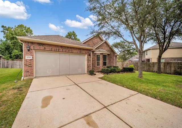 Photo 3 of Single family home for sale at 20743 Oakhurst Crk Dr, Porter, TX 77365 | MLS# 43009784 | Listing updated on 2026-09-18