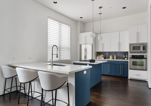2nd image of 2105 Woodhead St, Houston, TX 77019 | MLS# 84872208