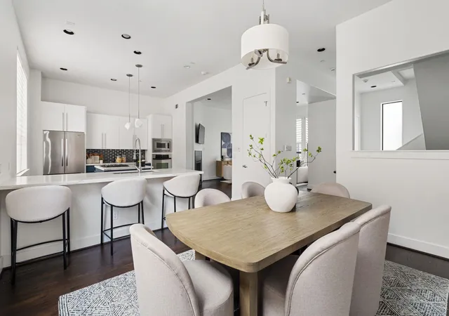 5th image of 2105 Woodhead St, Houston, TX 77019 | MLS# 84872208