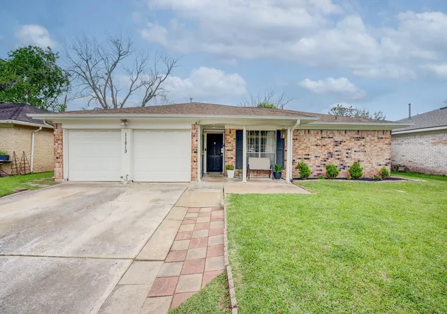 Photo 1 of Single family home for sale at 11819 S Nottingham Cir, Houston, TX 77071 | MLS# 492894 | Listing updated on 2026-08-29