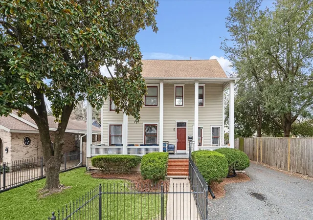 1st image of 240 W 23rd St, Houston, TX 77008 | MLS# 83826265