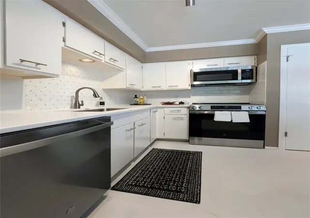 Photo 2 of Condo for sale at 4040 San Felipe St #211, Houston, TX 77027 | MLS# 63163563 | Listing updated on 2026-09-11