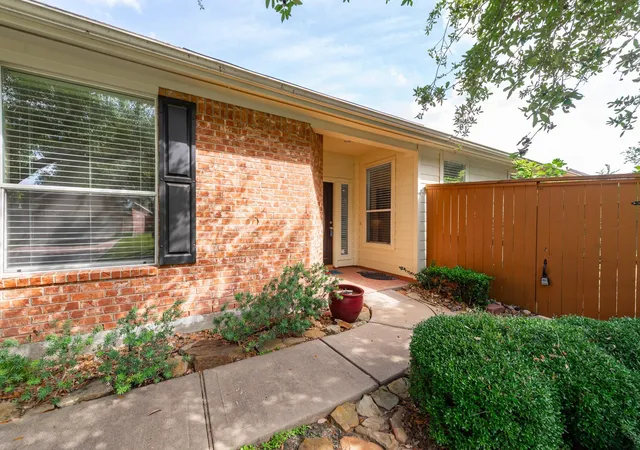 3rd image of 5331 Valley Bluff Ln, Katy, TX 77494 | MLS# 2847676