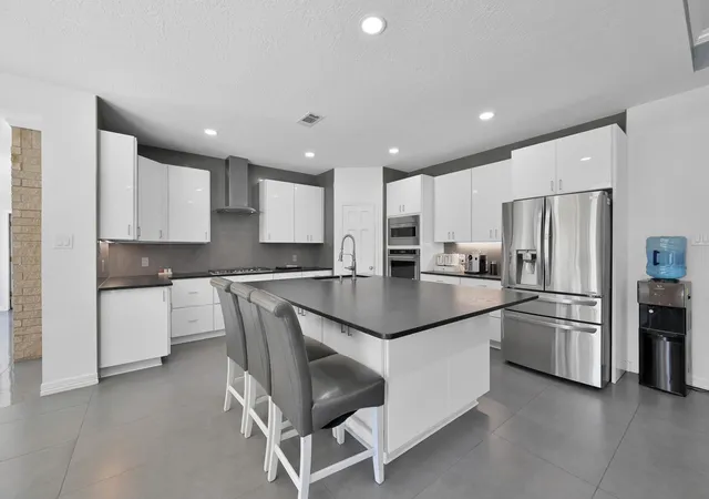 image of 10420 Hufsmith Rd, Tomball, TX 77375 | MLS# 83404500