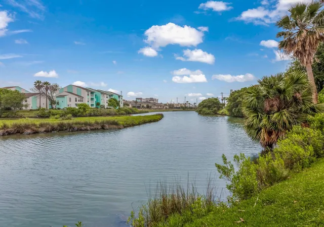 Homes for sale in Galveston, TX | 3220 69Th St, Galveston, TX 77551