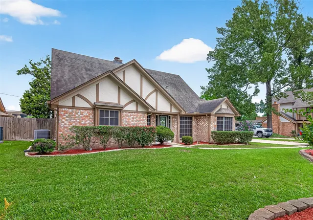 Photo 3 of Single family home for sale at 607 E Cypresswood Dr, Spring, TX 77373 | MLS# 16595543 | Listing updated on 2026-09-12