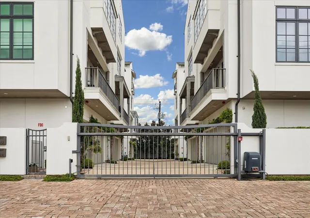 1st image of 2326 Bissonnet St, Houston, TX 77005 | MLS# 80860542