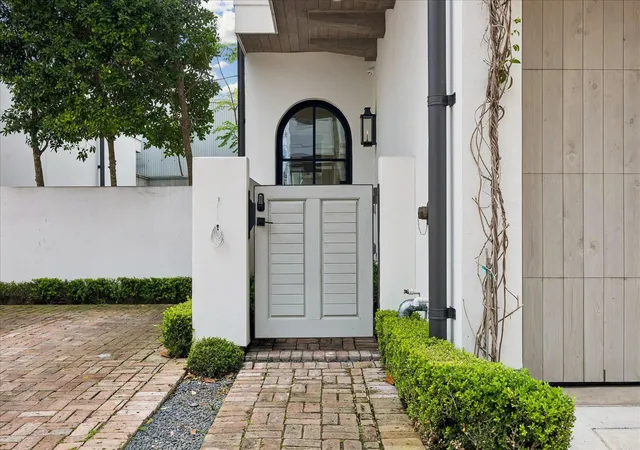 3rd image of 2326 Bissonnet St, Houston, TX 77005 | MLS# 80860542