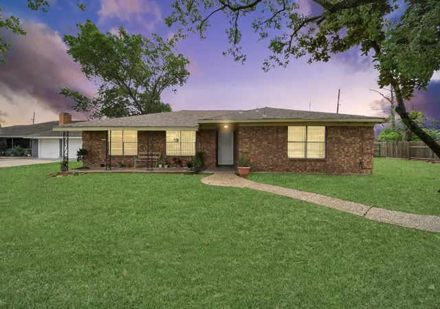 Photo 1 of Sale Pending at 615 Barbara Mae St, Houston, TX 77015 | MLS# 89037645 | Listing updated on 2026-09-08