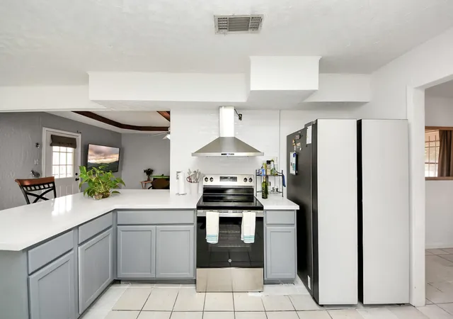 Photo 3 of Sale Pending at 615 Barbara Mae St, Houston, TX 77015 | MLS# 89037645 | Listing updated on 2026-09-08