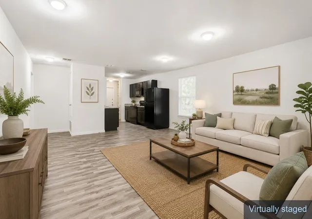 Photo 3 of Single family home for sale at 1221 N Whitten Ave, Tyler, TX 75702 | MLS# 96199613 | Listing updated on 2026-08-29