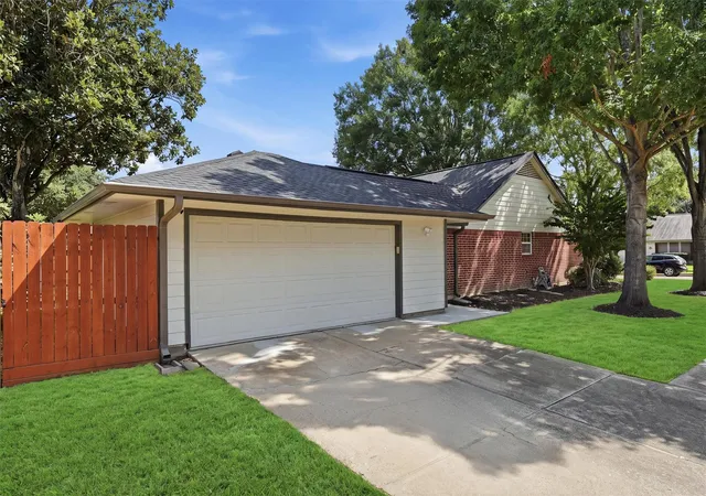Photo 2 of Sale Pending at 3734 Sweetbriar Dr, Pasadena, TX 77505 | MLS# 68984675 | Listing updated on 2026-09-19