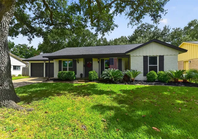 1st image of 10407 Winding Trail Rd, La Porte, TX 77571 | MLS# 7476045