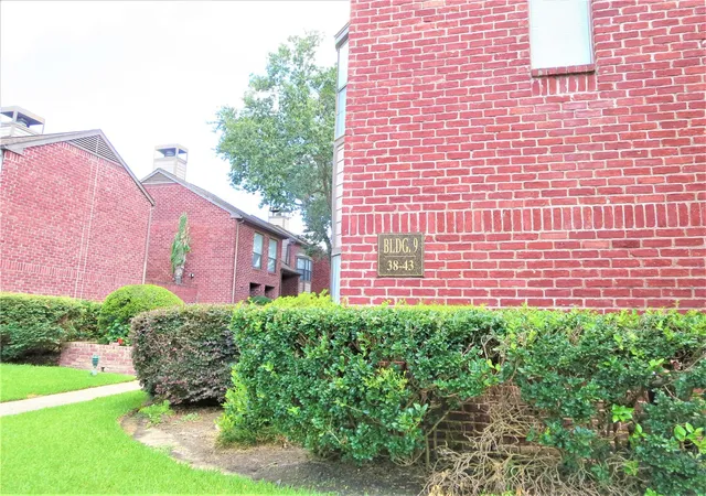 2nd image of 7447 Cambridge St, Houston, TX 77054