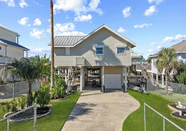 Photo 3 of Single family home for sale at 22202 Frio Dr, Galveston, TX 77554 | MLS# 65597319 | Listing updated on 2026-09-20