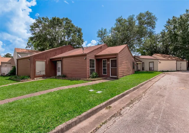 Photo 3 of Sale Pending at 29 Driving Range Ln, Trinity, TX 75862 | MLS# 38671382 | Listing updated on 2026-08-31