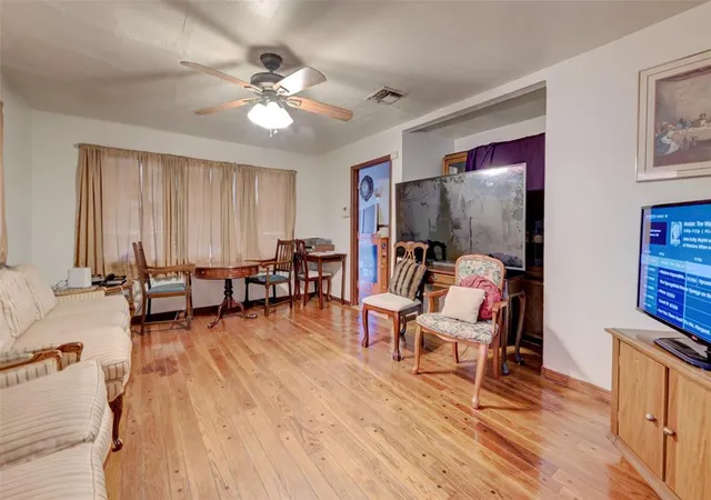 Photo 4 of Sale Pending at 508 Neyland St, Houston, TX 77022 | MLS# 22810748 | Listing updated on 2026-08-19