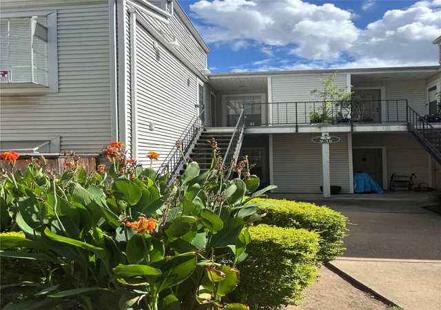 12th image of 9809 Richmond Ave #A14, Houston, TX 77042 | MLS# 19165034