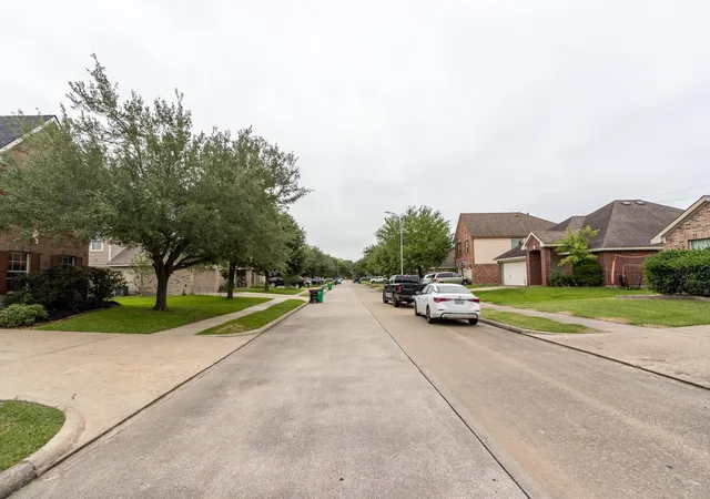 38th image of 921 Sage St, Baytown, TX 77521 | MLS# 58715024