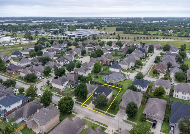 3rd image of 921 Sage St, Baytown, TX 77521 | MLS# 58715024