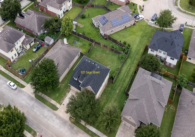 4th image of 921 Sage St, Baytown, TX 77521 | MLS# 58715024
