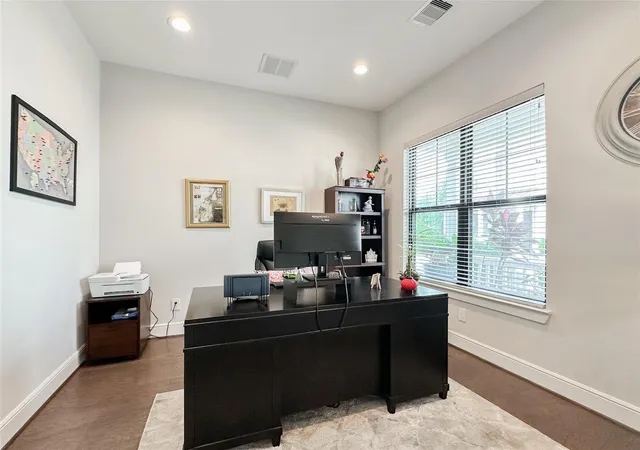 Homes for sale in Houston, TX | 1104 Pearl Wood Dr, Houston, TX 77008 | MLS# 20008362