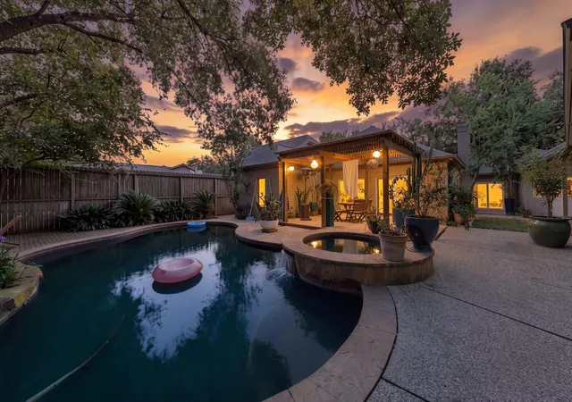 3rd image of 11807 Carriage Hill Dr, Houston, TX 77077 | MLS# 83341119
