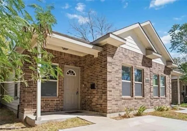 2nd image of 5101 Southwind St, Houston, TX 77033 | MLS# 30509789
