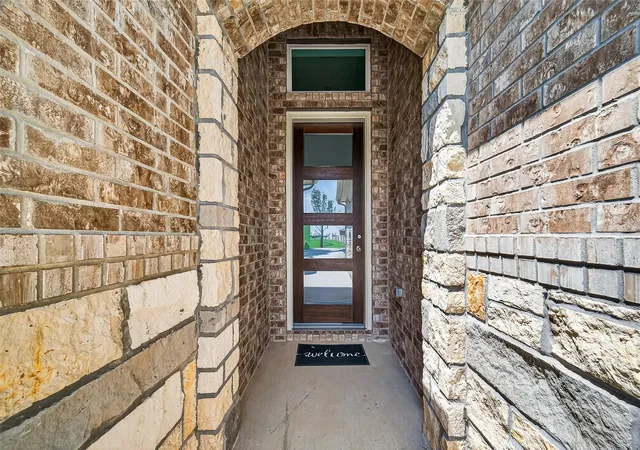 3rd image of 2919 Golden Isle Dr, Texas City, TX 77568 | MLS# 71719255