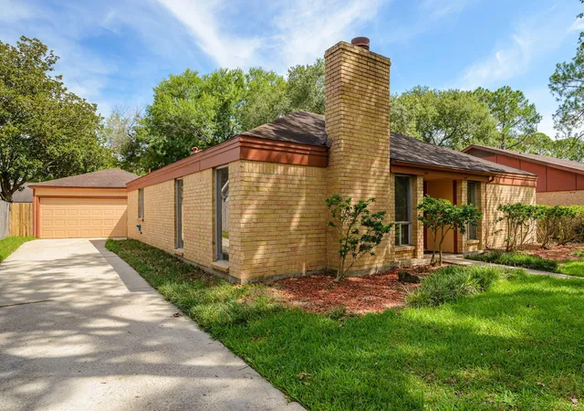 3rd image of 16023 Havenhurst Dr, Houston, TX 77059 | MLS# 64365045