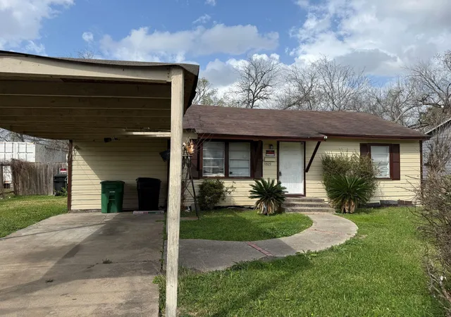 1st image of 4809 Wenda St, Houston, TX 77033 | MLS# 55692164