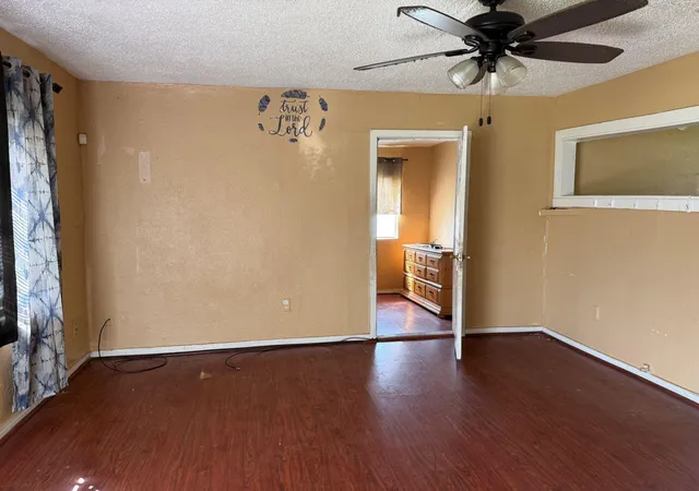 2nd image of 4809 Wenda St, Houston, TX 77033 | MLS# 55692164