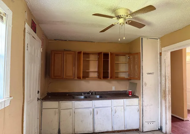 4th image of 4809 Wenda St, Houston, TX 77033 | MLS# 55692164