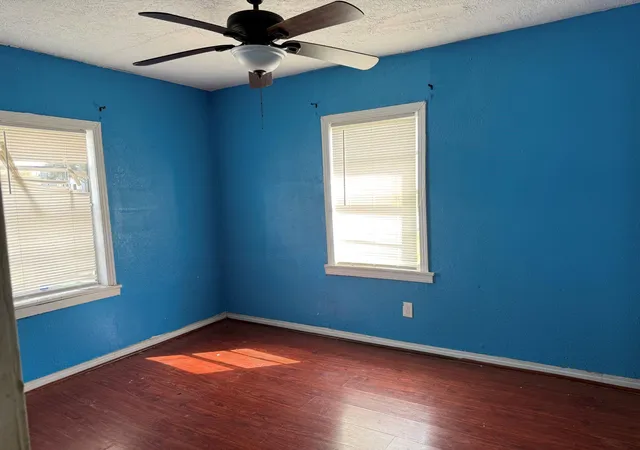 5th image of 4809 Wenda St, Houston, TX 77033 | MLS# 55692164