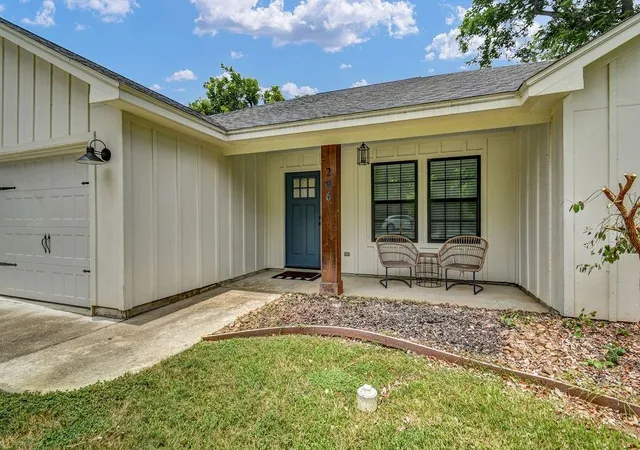 2nd image of 206 Southern Oaks Dr, Lake Jackson, TX 77566 | MLS# 62820610