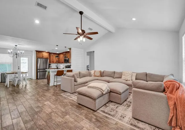 3rd image of 206 Southern Oaks Dr, Lake Jackson, TX 77566 | MLS# 62820610