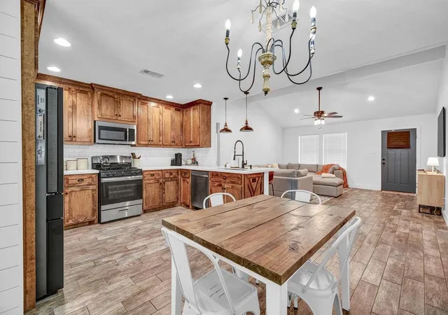 5th image of 206 Southern Oaks Dr, Lake Jackson, TX 77566 | MLS# 62820610