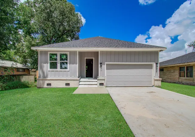 Photo 3 of Single family home for sale at 5447 N Shady Crk Dr, Houston, TX 77017 | MLS# 52365940 | Listing updated on 2026-09-27