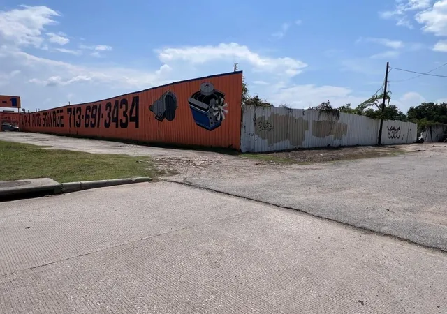 Photo 3 of Land for sale at 6315 N Shepherd Dr, Houston, TX 77091 | MLS# 9967677 | Listing updated on 2026-03-31