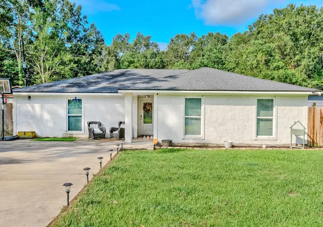 Photo 2 of Single family home for sale at 1570 Rebecca Pl, Vidor, TX 77662 | MLS# 56599529 | Listing updated on 2026-10-07