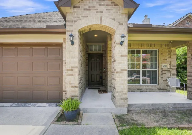 Photo 2 of Sale Pending at 2514 Spring Dusk Ln, Spring, TX 77373 | MLS# 65360104 | Listing updated on 2026-09-15