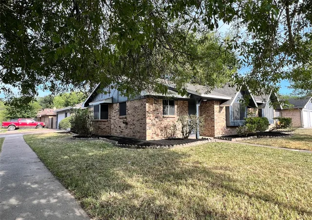 Photo 3 of Sale Pending at 10358 Misty River Dr, Houston, TX 77086 | MLS# 15135575 | Listing updated on 2026-09-14