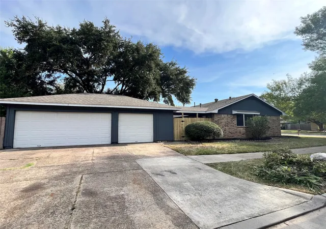 Photo 3 of Sale Pending at 10358 Misty River Dr, Houston, TX 77086 | MLS# 15135575 | Listing updated on 2026-09-14