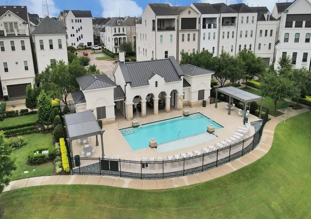 Photo 3 of Single family home for sale at 852 Dunleigh Meadows Ln, Houston, TX 77055 | MLS# 74607372 | Listing updated on 2026-09-04
