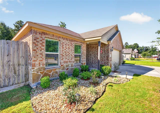 Photo 3 of Single family home for sale at 9805 Hunter Springs Dr, Conroe, TX 77306 | MLS# 41238687 | Listing updated on 2026-09-16