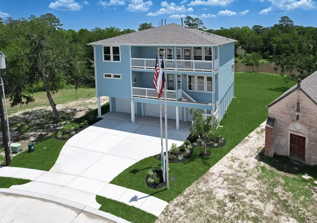 Photo 1 of Single family home for sale at 3921 Peacock Isle Dr, Dickinson, TX 77539 | MLS# 6157857 | Listing updated on 2026-09-19