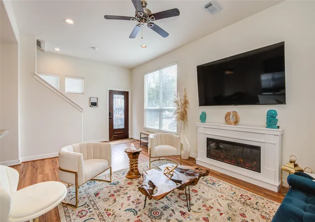 3rd image of 738 Link Rd, Houston, TX 77009 | MLS# 14000868